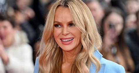 Amanda Holden strips completely naked to celebrate 53rd。